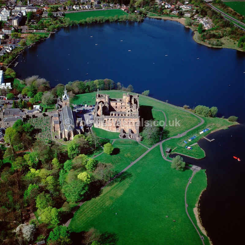 aerial pictures of Scottish monuments tourist attractions Royal palaces castles of Scotland