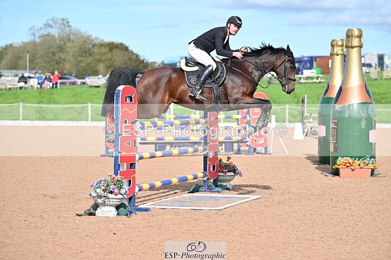 231015A-132322-08130 - Cls 30 Foxhunter & 1.20m Open