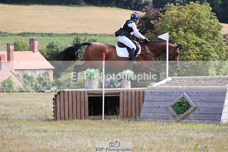 250802A-103737-00937 - B-058-Fern.Hordern-SHES.ALL.THAT