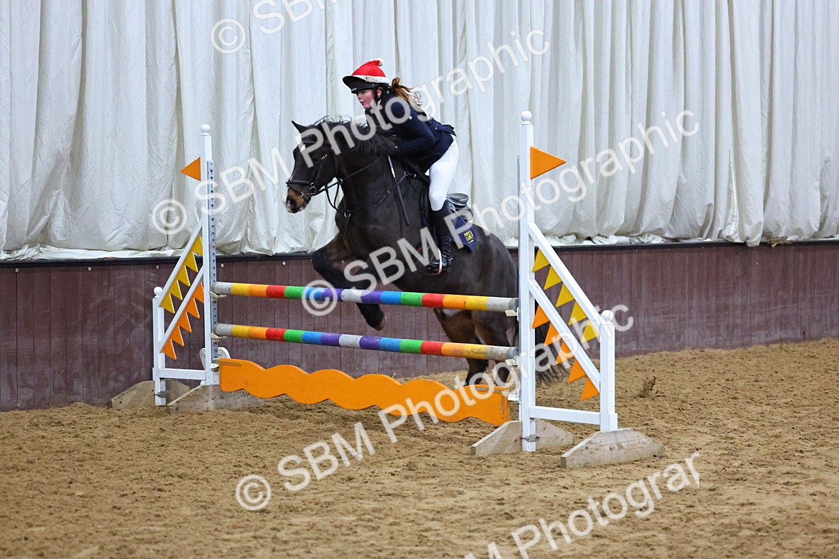 SBM_002652 - Class 6 - Holly & Ivy Stakes - 90cm