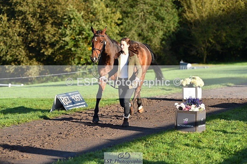 231022-091426-21639 - 605-SPORTSFIELD.U2-Katie.Corbin-TrotUp+SJ