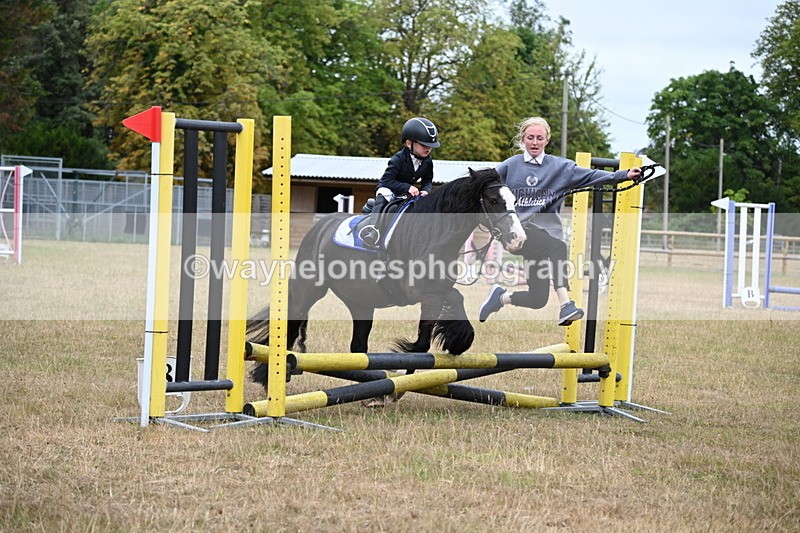 WJ6_9558 - Class 12 Minimus Jumping 45cm