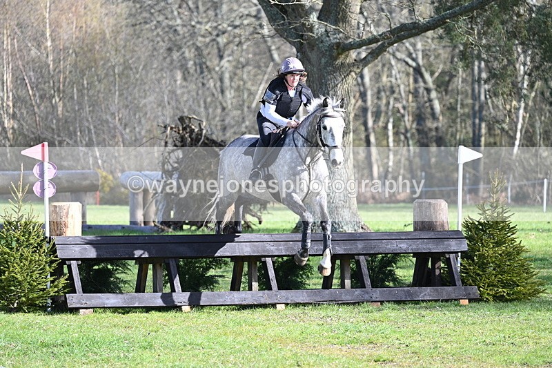 WJ7_9980 - Time 10:13 to 10:38 Times at the Fence