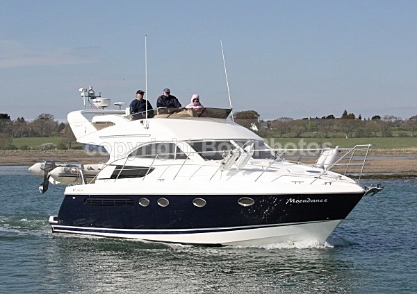 090413 MOONDANCE IMG_2687 - Flybridge Cruisers