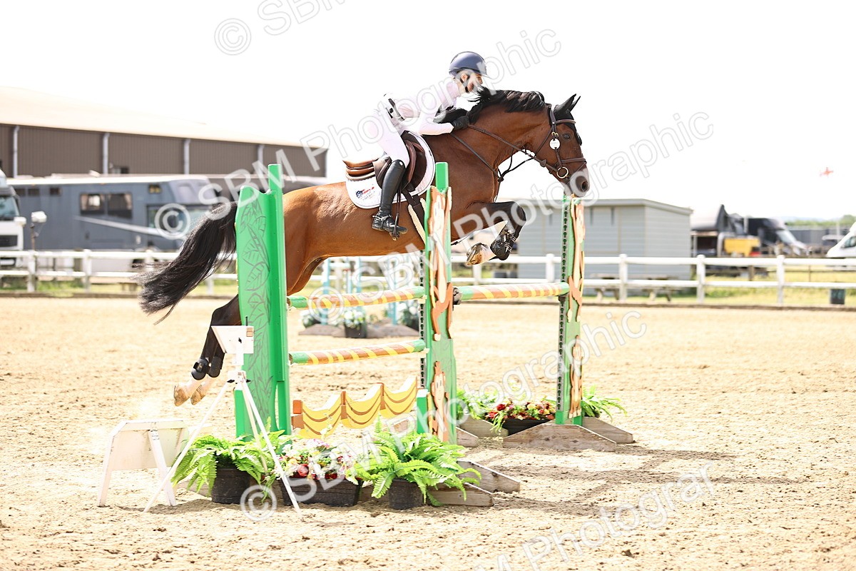 SBM_000447 - Class 15 - Redpost Equestian Senior Foxhunter - 1.20m