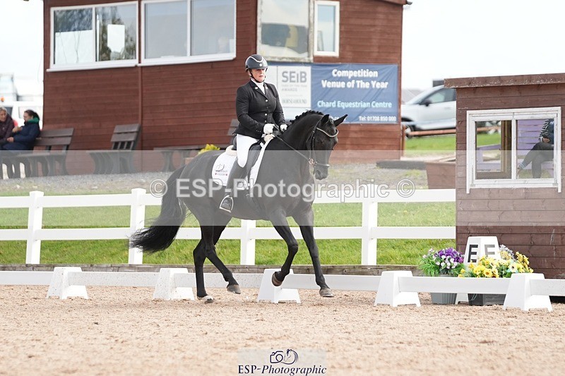 250906-102201-01476 - 003-Helen.JamesDecadent