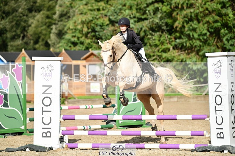 251004A-145834-01604 - Classes 8 & 9 70cm