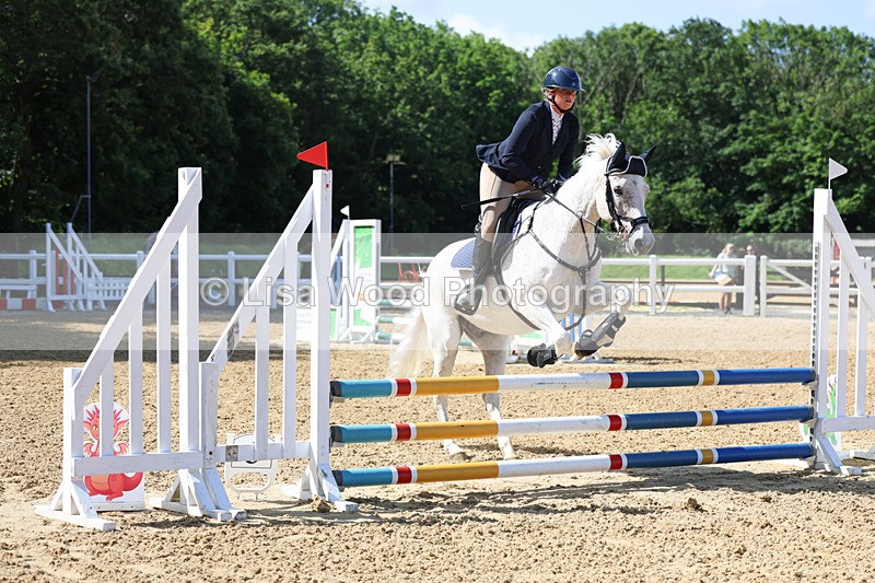 3E7A2695 - Class 2: 70cm Juniors and Seniors