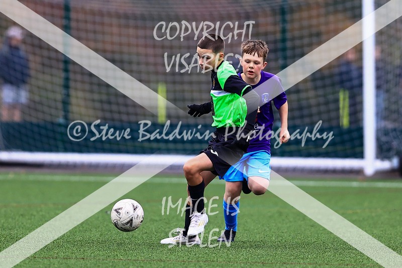 1DX30521 - 2025-10-12 FC Abbey Meads U14 Orange V Kingsdown Lions U14