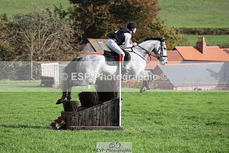 241025-103116-06317 - 001-Cameron.Beer-NEWPORTS.DEFINITELY.UNTOUCHABLE