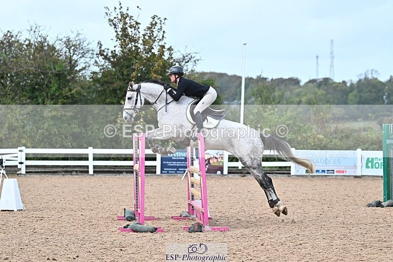 261014-124024-00446 - Cls  05 Snr Newcomers & 1.10m Open