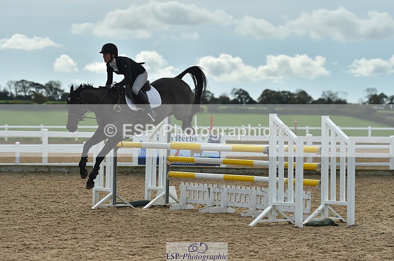 231111A-121834-01800 - Cls 12 Newcomers & 1.10m Open