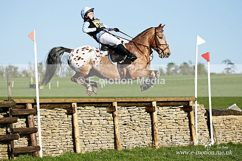 _LES8221a - Equestrian