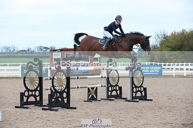 241101A-155410-03113 - FRI Cls 8 National 1.30m