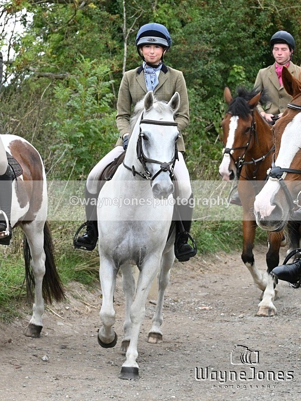 WJ7_0905 - Berks & Bucks Hound Exercise Blewbury 13-09-26