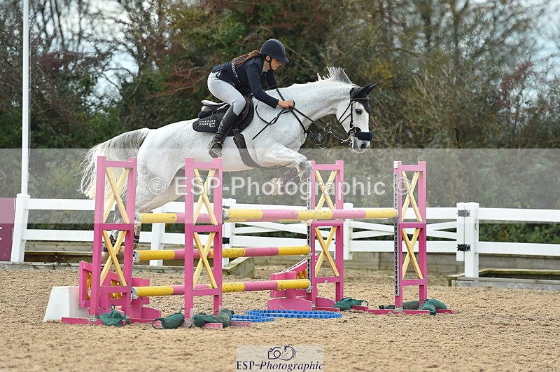 231111A-123204-01880 - Cls 12 Newcomers & 1.10m Open