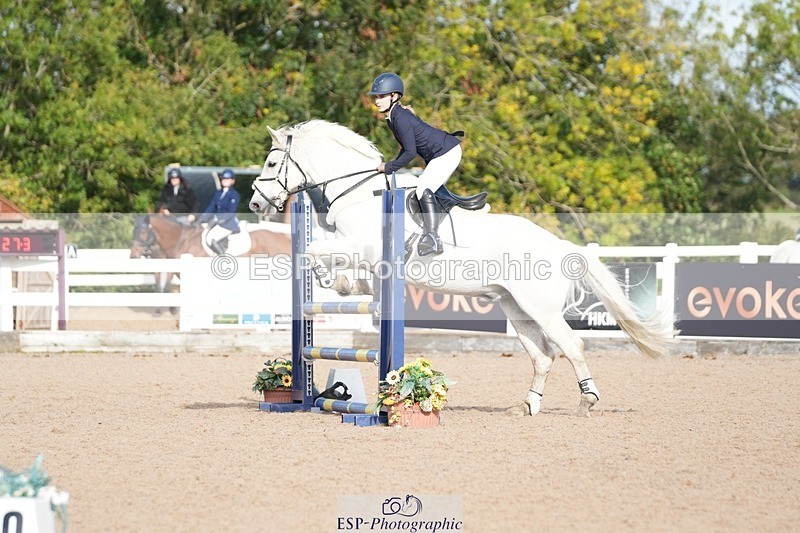 251005-102428-02535 - Cls 22 British Novice and 90cm