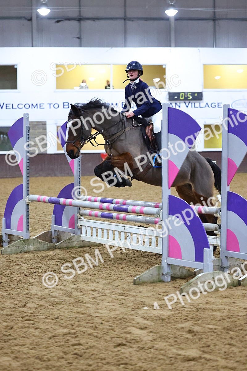 SBM_002808 - Class 6 - Holly & Ivy Stakes - 90cm