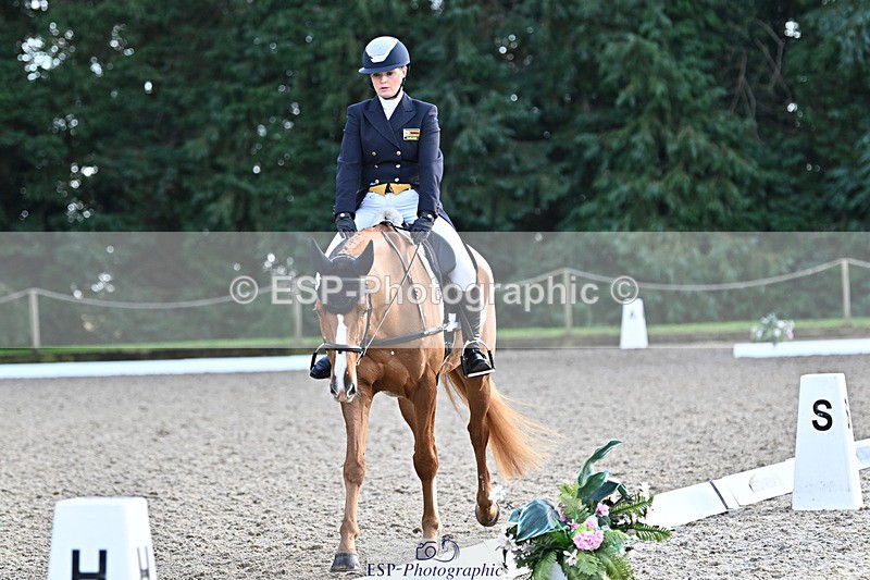 241023-154913-00774 - 010-Julia.Norman-SCOTCH.ON.THE.ROCK'Z