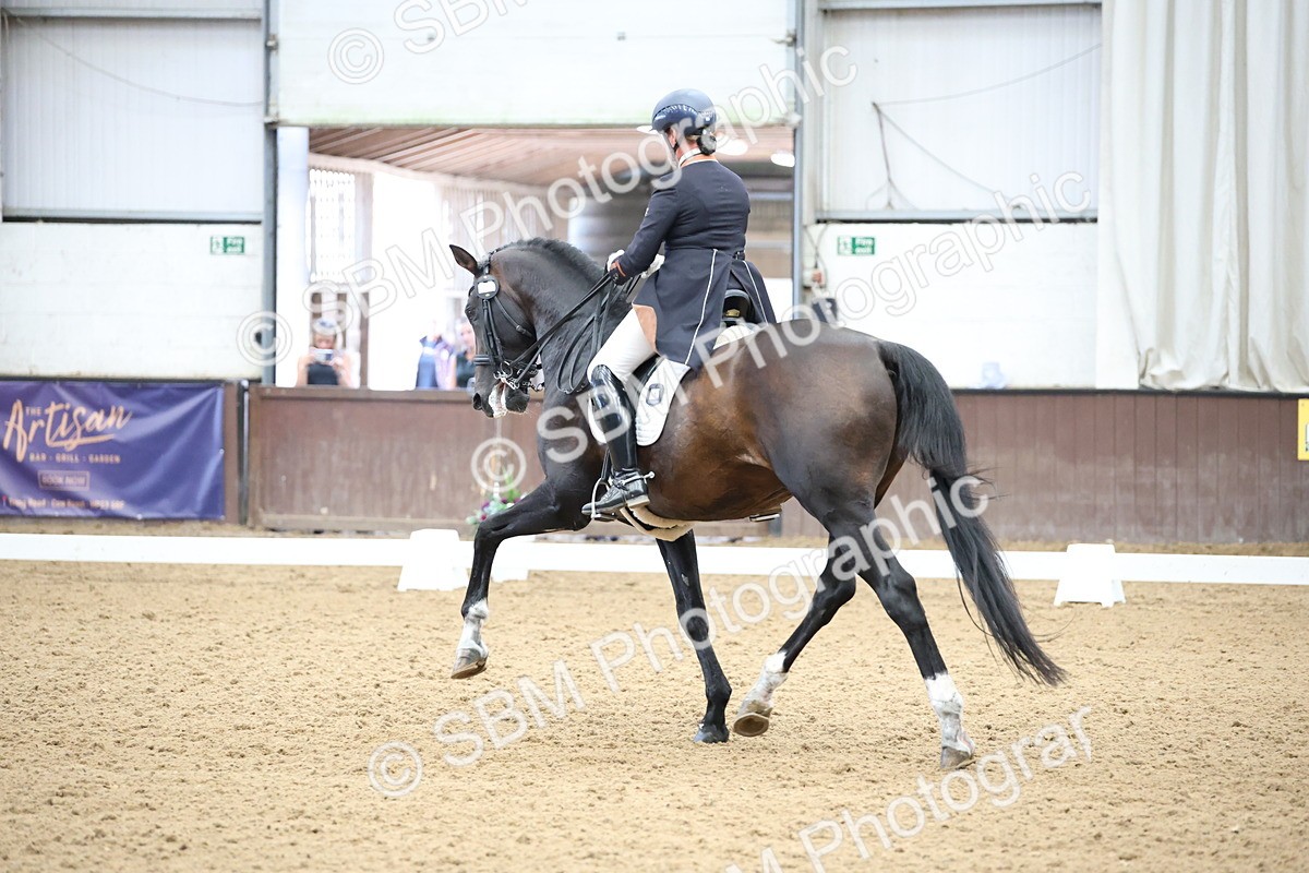 SBM_004420 - Class 9 - FEI Inter 1 Gold - 15.55-16.43