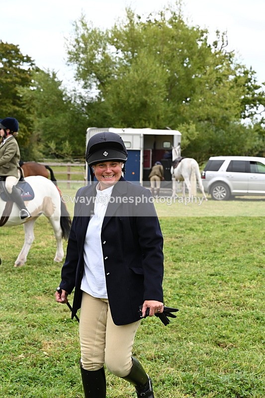 WJ6_2969 - Berks & Bucks - The Old farmhouse - Hound Exercise 20-08-25