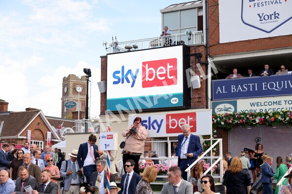 yr20082022r3-46 - Race 3 3.00pm Sky Bet City of York Stakes