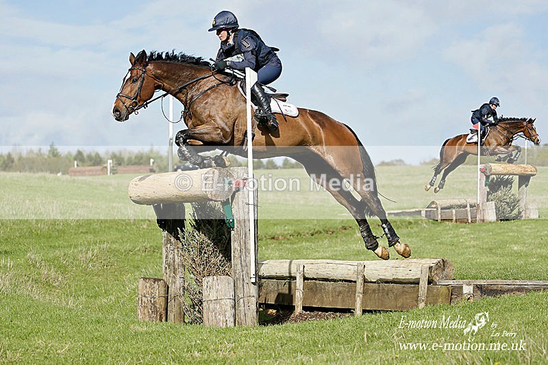 BE270419 3584ab - Equestrian