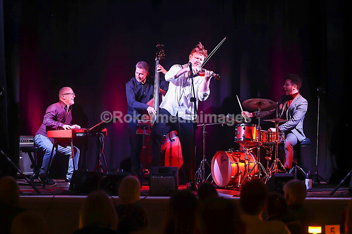 AMP  Ben-161 - AMP TRIO + Ben Holder