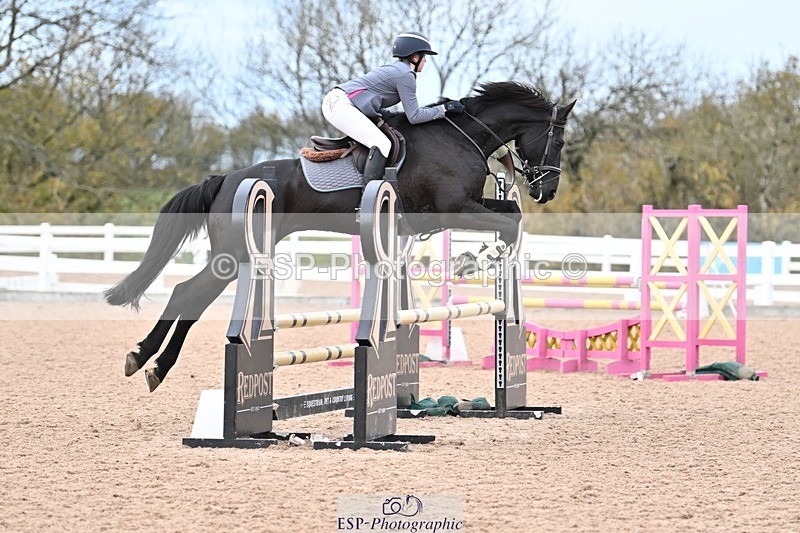 241117X-145228-05081 - Cls 19-20-21 Children on horses