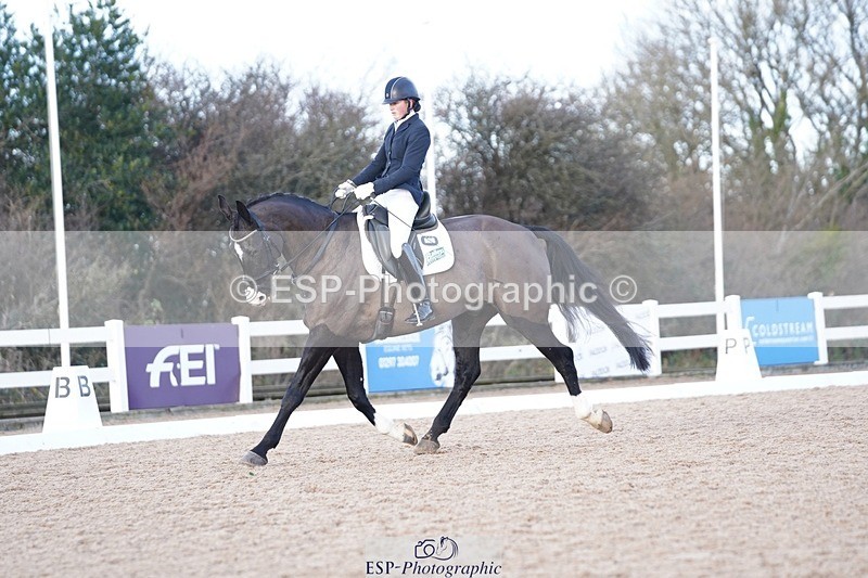 241214-125450-00536 - 144-Natasha.Rumble-Week.Orchard.Leo