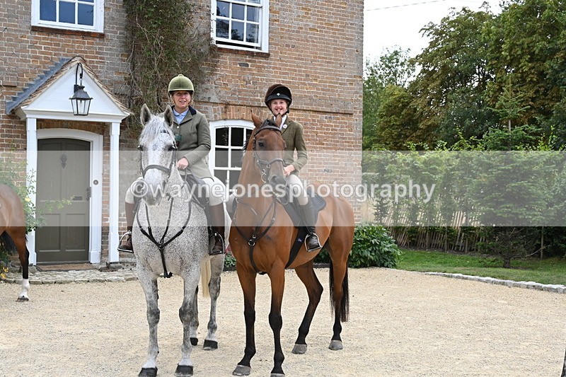 WJ6_3620 - Berks & Bucks - The Old farmhouse - Hound Exercise 20-08-25