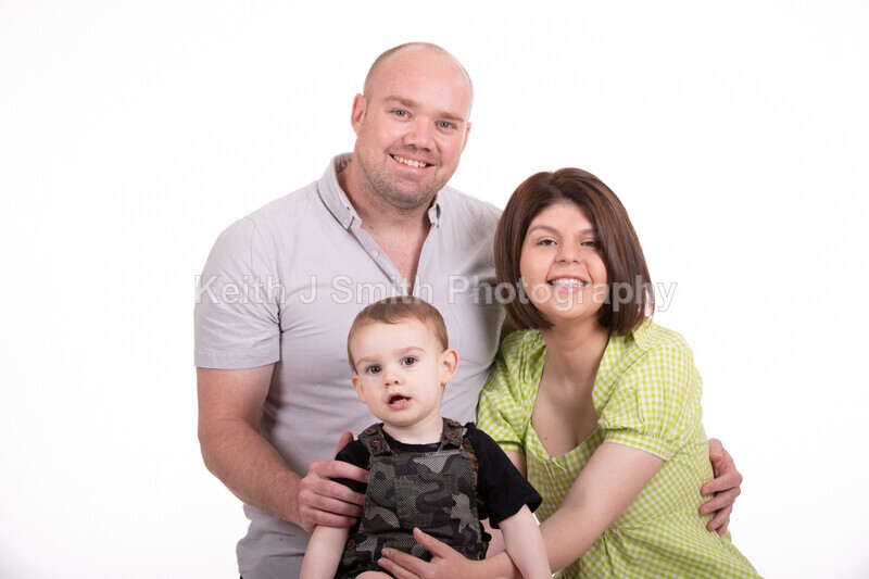 2KJS2736 - Jannie, Kristen & family. Studio