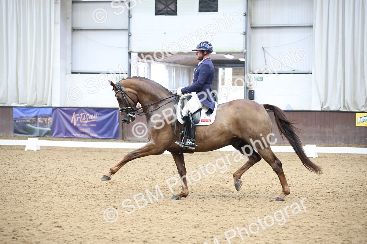 SBM_004806 - Class 9 - FEI Inter 1 Gold - 16.59-17.47