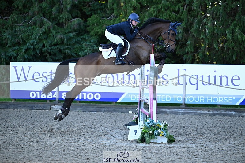 251024A-094353-06198 - B-101-Jemima.Stratton