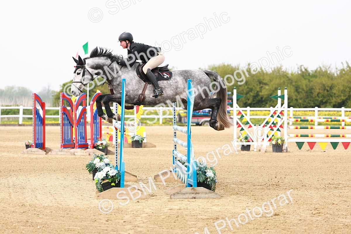  - Class 19 - Senior Foxhunter - 1.20m