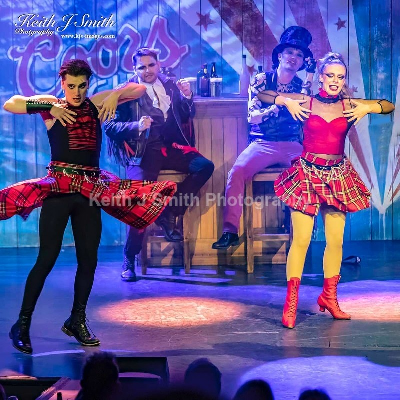 7KJS0055 - Ambition show team