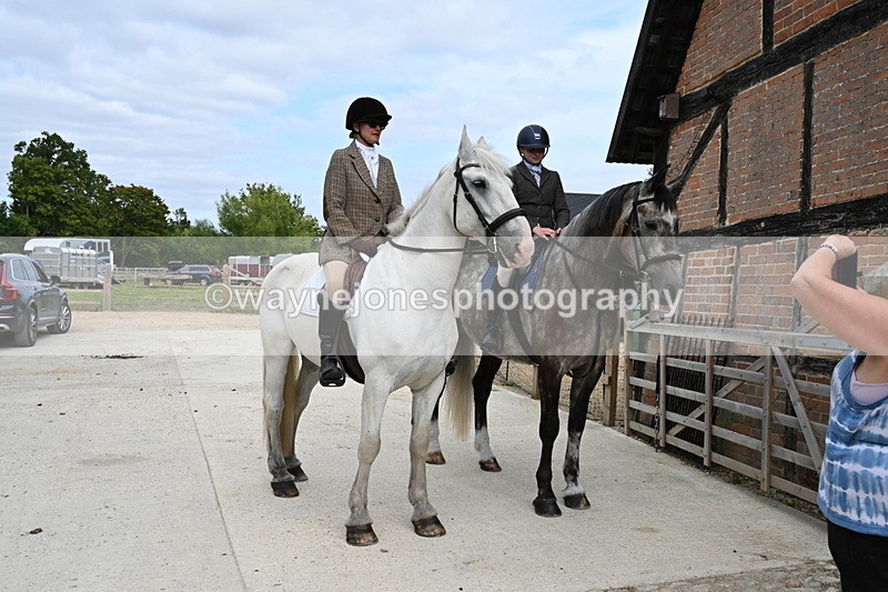 WJ6_3522 - Berks & Bucks - The Old farmhouse - Hound Exercise 20-08-25