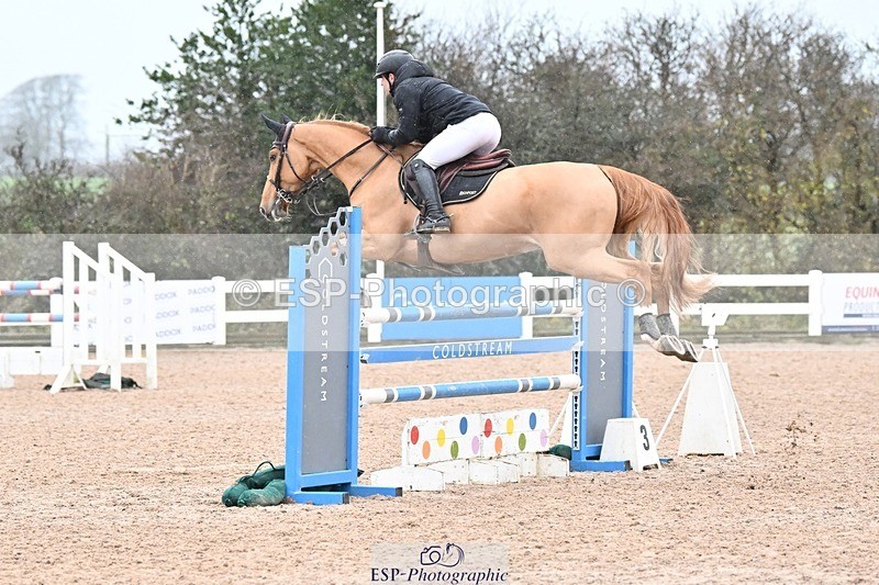 241206-135104-01011 - Cls 6 Foxhunter and 1.20m Open
