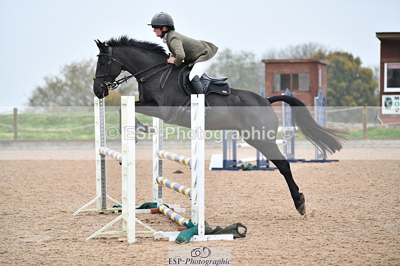 241102A-105834-04146 - SAT Cls 9 British Novice and 90cm Open