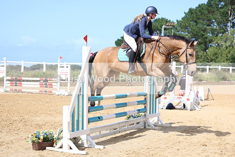 3E7A9269 - Class 9: Senior British Novice/90cm open