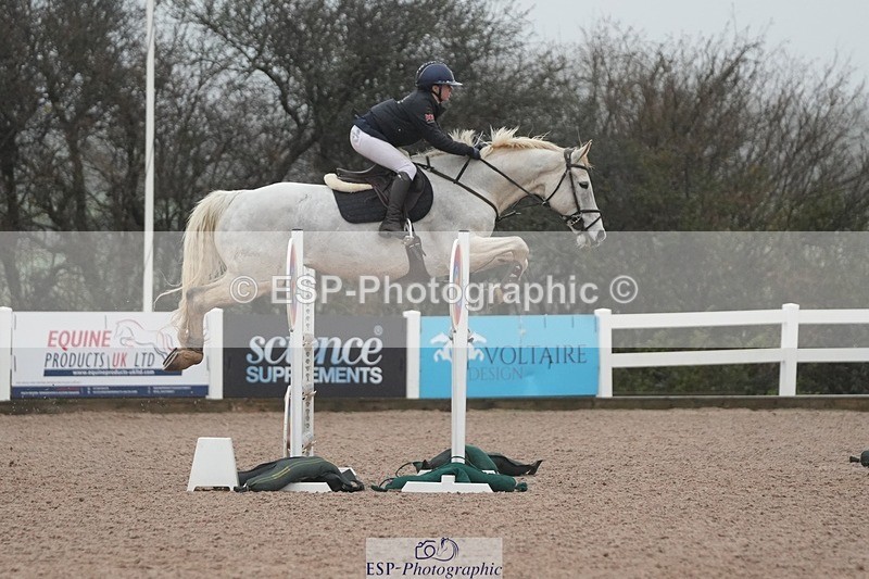 251207-120054-01930 - Cls 20 Snr Newcomers and 1.10m