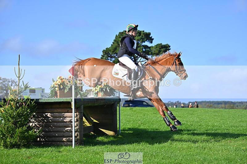 241025-110648-06662 - 010-Julia.Norman-SCOTCH.ON.THE.ROCK'Z