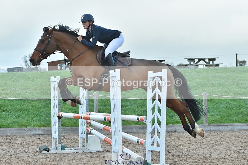 231119A-145954-06345 - Sun Cls 11-13 Children on Horses 90cm, 1m & 1.10m