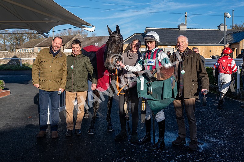 211125-Race 1-I See The Sea-2055 - Race 1