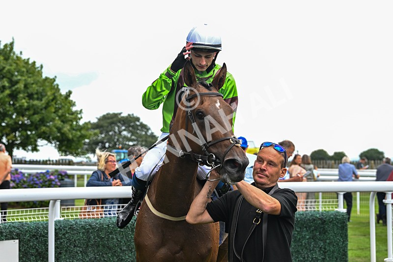 290725-Race 2-Queen Roslyn-9836 - Race 2