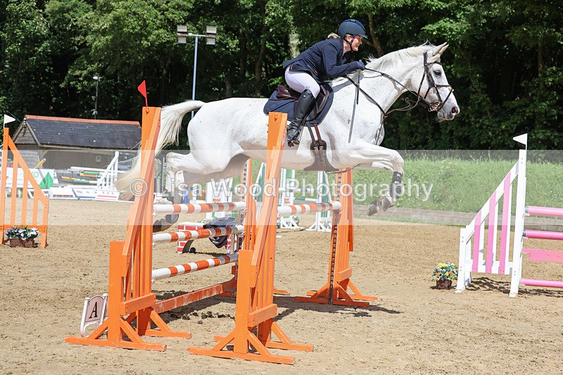 3E7A7469 - Class 8: Senior Newcomers/1.10m open