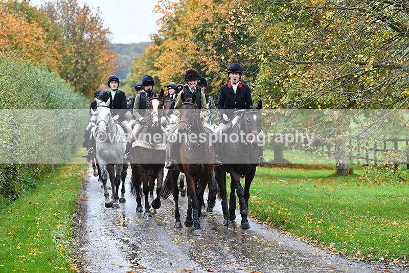 WJ5_6231 - B&B walk back for Hunt Tea !