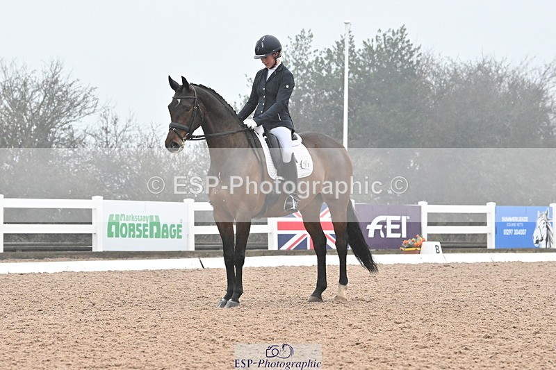 240217A-143043-03464 - 163-Anna.Johannson-Diamond.Bar