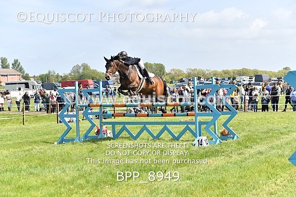 BPP_8949 - CLASS 3 The RHS Andrew Hamilton Coach Novice Qualifier (1.20m)