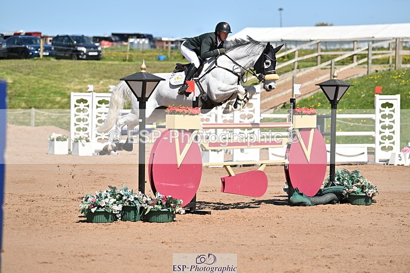 240420A-133410-11405 - Cls 7, 2 Star Medium Tour 1.35m